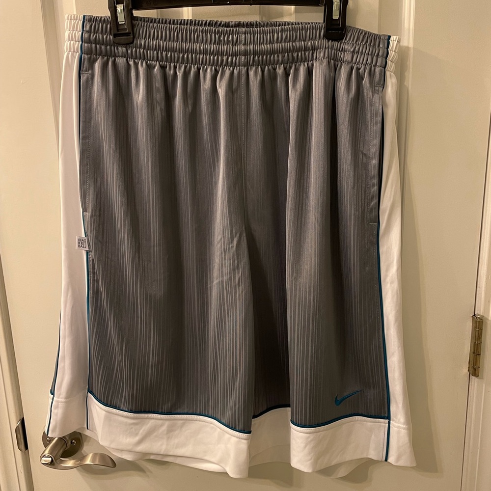 Men’s Nike shorts size XL